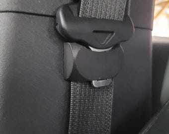 Customizable Seatbelt Stabilizers: 3D Printed Anti-Rattle Set