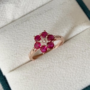 Gebloemde robijnclusterring in roségoud – verlovingsring met bloemdesign, cadeau voor haar
