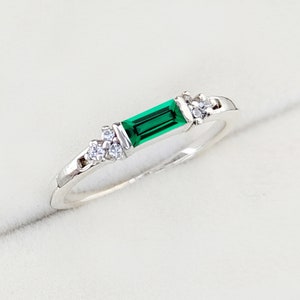 Baguette Dainty Emerald Ring, Minimalist Emerald Ring, Bezel Set Split Ring, Stackable Band, 925 Silver Ring, Emerald With Diamond Ring