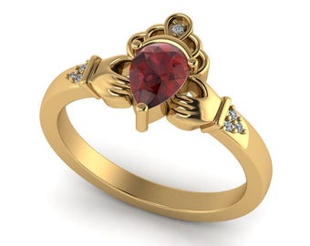 Anillo Claddagh de granate con diseño de manos celtas en forma de corazón, piedra natal de enero, regalo para ella.