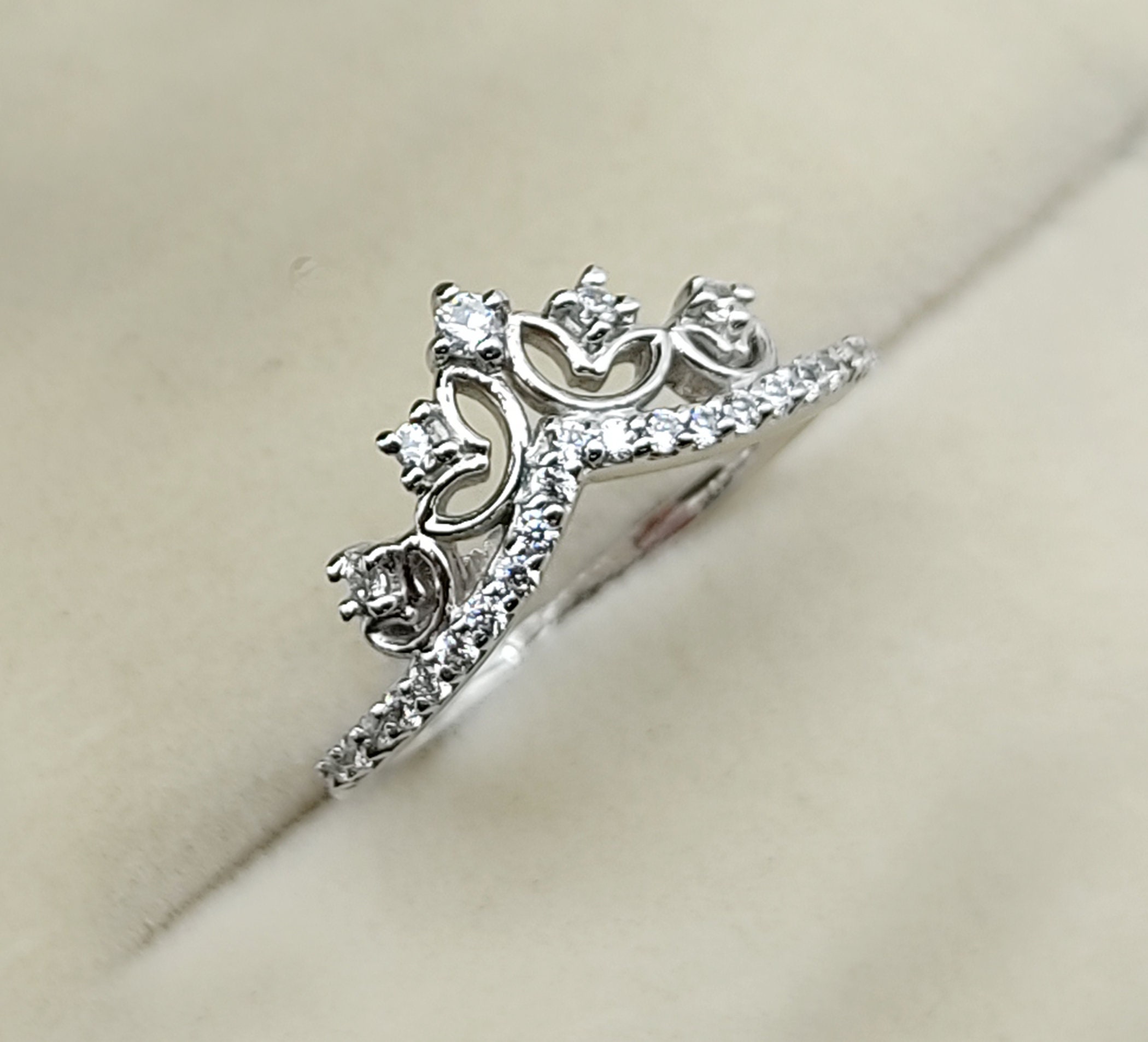 Princess crown 2024 ring white gold