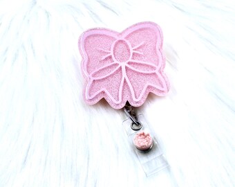 Porta badge con fiocco civettuolo, porta badge con fiocco, porta badge, porta badge femminile, porta badge identificativo, avvolgitore retrattile, porta badge rosa, badge identificativo infermiere