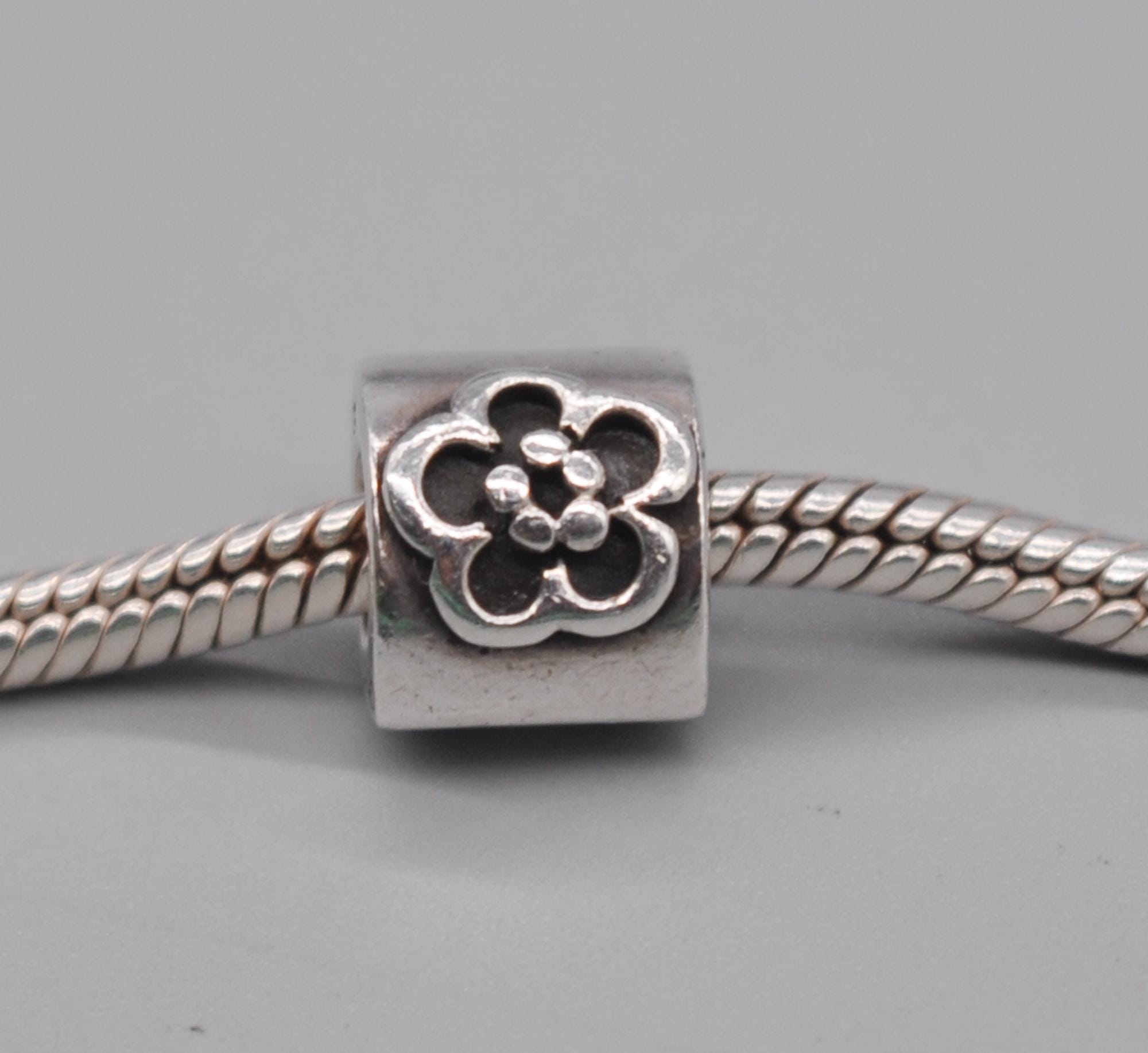 PANDORA #79187 Pre-owned Retired 925 Sterling Silver Flower Bead