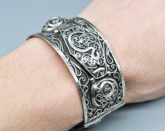 C*t様 貴重 チュニジア カフブレスレット アンティーク 民芸品 シルバー 刻 C*t様 貴重 チュニジア カフブレスレット アンティーク 民芸品