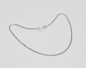 Tobillera LUND danesa de plata de ley 925. Longitud: 24 cm / 9,4 pulgadas.