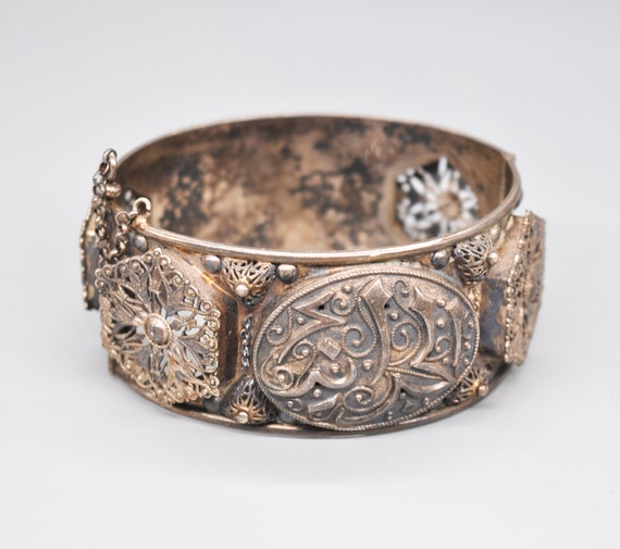 アンティークのチュニジア産 800 シルバーのオーバル バングル