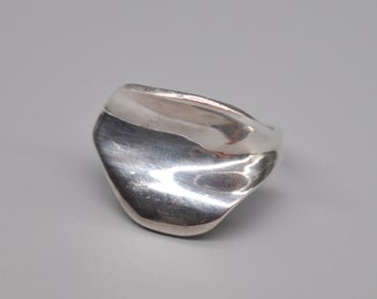 Anello vintage contemporaneo in argento sterling 925. Misura: 15 mm USA 5.