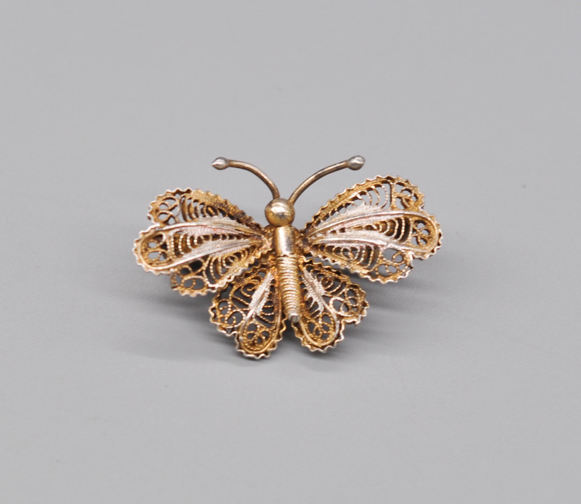 Broche papillon en argent 800 en filigrane émaillé des