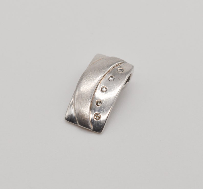 GHA Swedish Zirconia 925 Silver Necklace Pendant.