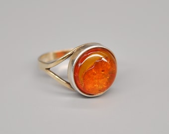 Vintage 925 Sterling Silver Ring with Resin Cabochon. Size 15 mm US 5