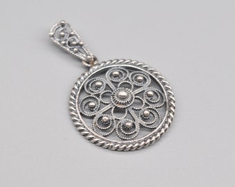 Vintage Filigree 925 Sterling Silver Necklace Pendant.