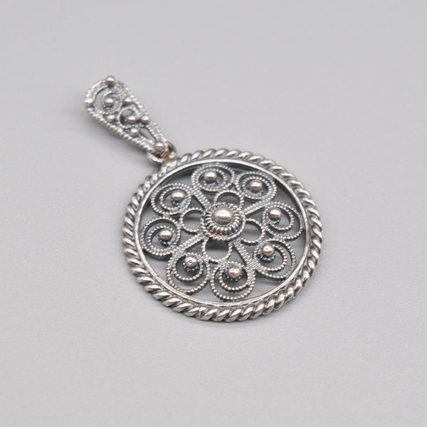 Vintage Filigree 925 Sterling Silver Necklace Pendant.