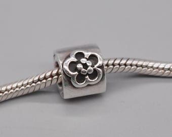 本物のパンドラデイジーフラワーブロック790187チャーム、中古の廃盤