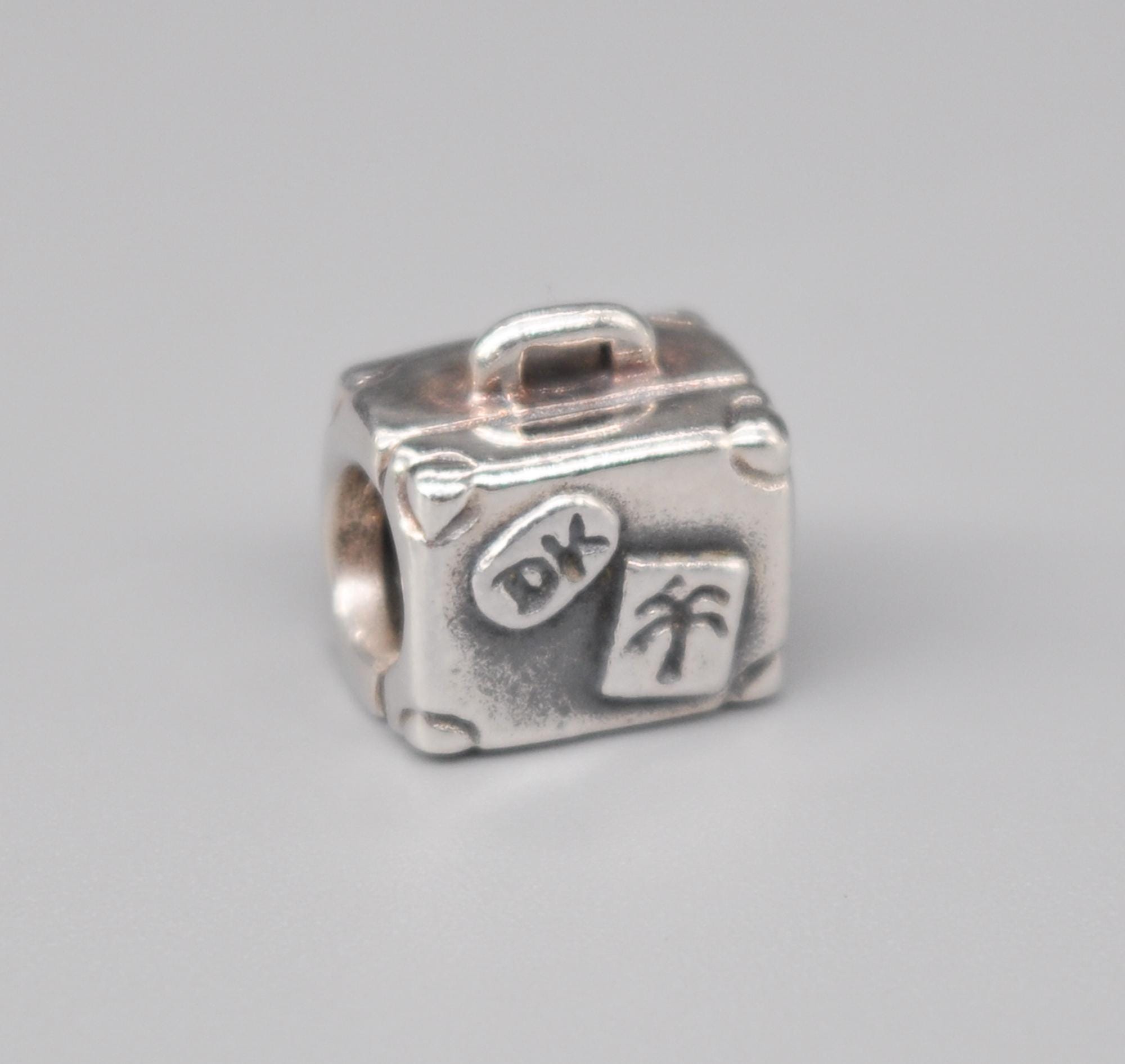 アメリカンエキスプレス プラチナ会員のシルバーホルダー PANDORA #790362 Pre-owned Retired 925 Sterling Silver