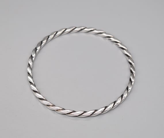ソワリー　Twist bangle silver Sterling Silver Bangle With Twist Details - Etsy