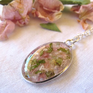 Bouquet preservation necklace, bridal bouquet, funeral flower preservation, flower memorial necklace, wedding flower preservation. OVAL