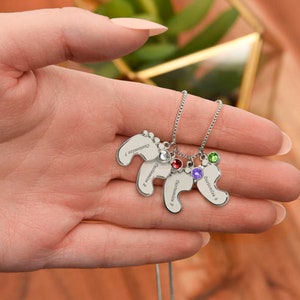 Collar personalizado con nombre y piedra de nacimiento de pies de bebé, regalo para mamá, collar personalizado, collar para mamá con nombres de niños, regalos de Navidad