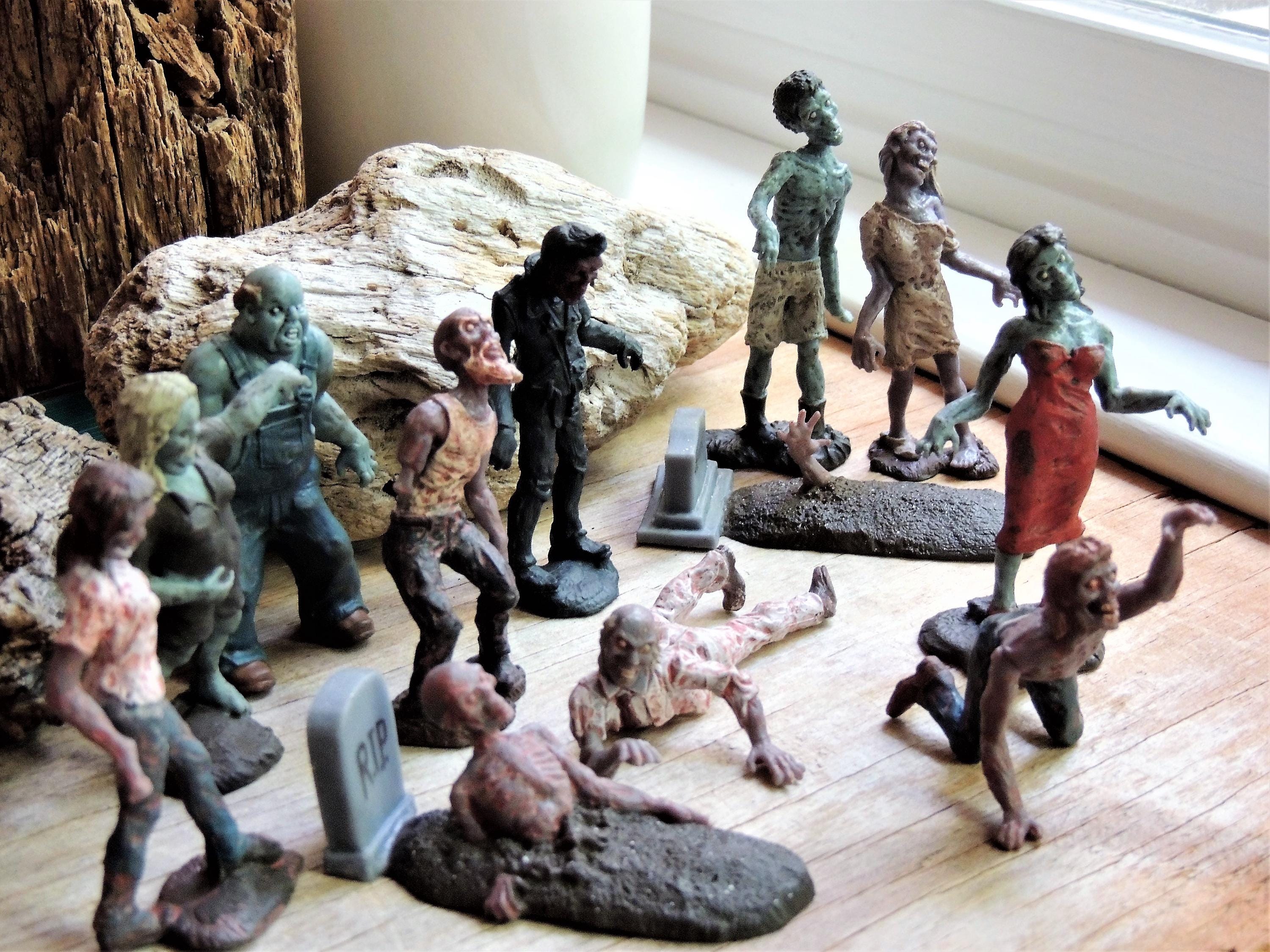 MINIATURE ZOMBIES Figurine Figure Fairy Garden Dollhouse Diorama