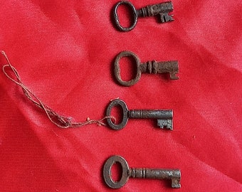 Antique vintage keys for pad locks or allboxes