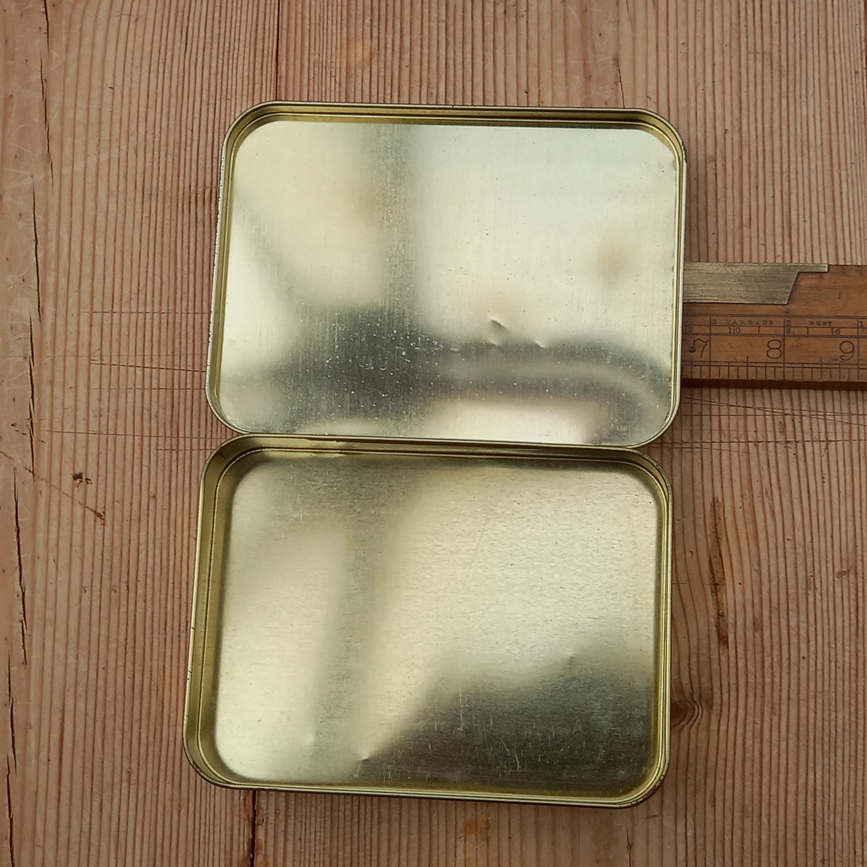 ogden's redbreast flake tobacco tin Vintage OGDENS REDBREST FLAKE ,tobacco Tin in Very Good Condition Ready to  Join a Collection