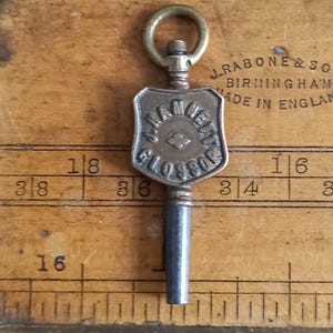 Antique pocket watch key in great used condition, small antique pocket watch brass key,with swivel loup very small .provincial maker GLOSSOP