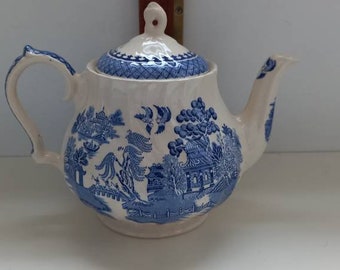 Sadler teapot from the 1950s willow pattern never use vintage Sadler teapot never used superb condition. Check all photos vintage Sadler tea