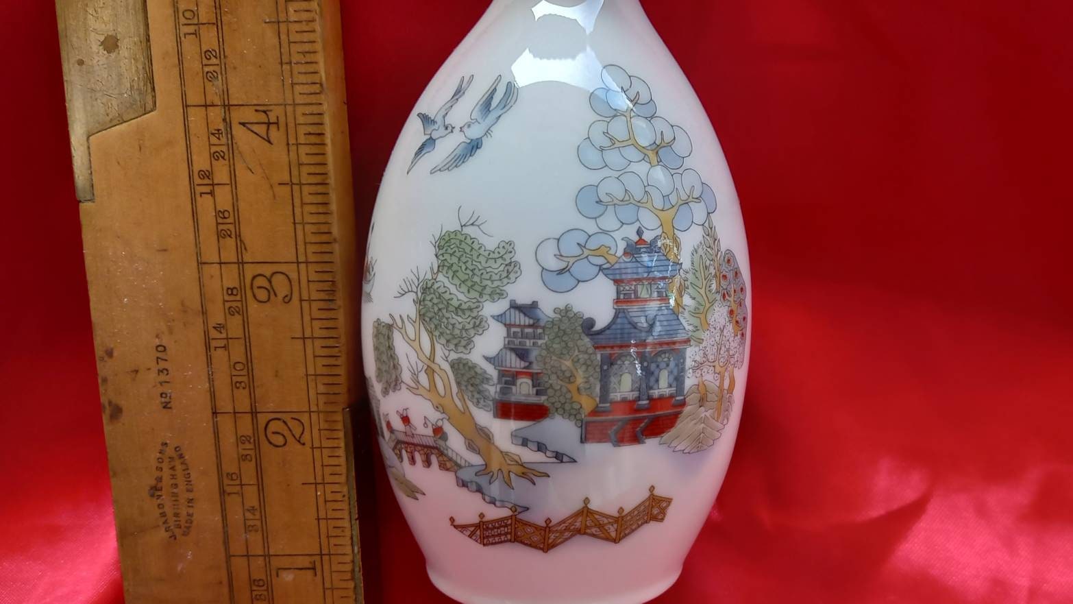 ヴィンテージ ウェッジウッド 中国伝説 花瓶：カラフルな花の装飾