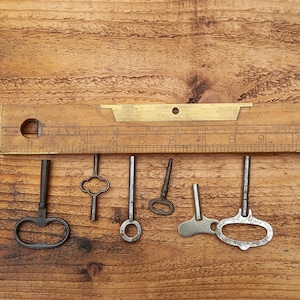 Vintage clock keys different sizes, Antique clock keys different sizes, clock keys different types, double ended clock key ,Vintage watch ke