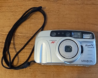 希少なピンクのパナソニック D-Snap SV-AV50 SDビデオカメラ（カードと