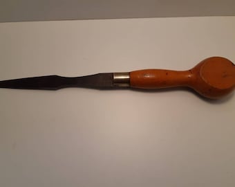 No name but looks like a Clay , it&#39;s in super used condition 14 inches long and weighs 231g