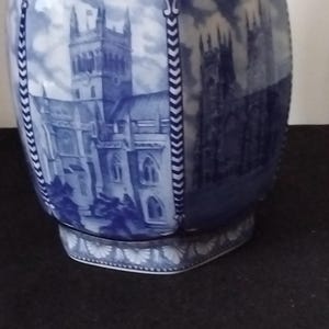 Ringtons biscuit jar made by Wade Ceramics      2000 exclusively for Ringtons tea