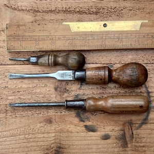 3 Vintage wooden handle screwdrivers ,3 beech handle screwdrivers in good used condition, Stanley screwdriver, Shelley screwdriver and small