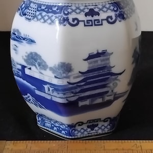 RINGTONS Porcelain Ginger jar from a collector who as passed his wife said it just sat on the shelf with the rest of the collection
