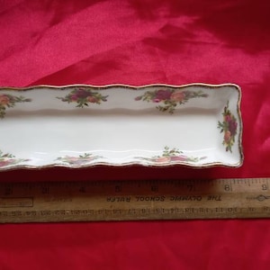 Vintage royal Albert oblong pin dish sweet holder possibly corn on the cob you can use it for anything you like super Little Piece