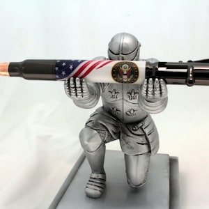 Emblema do Serviço do Exército dos EUA - Caneta Calibre Vietnam Ribbon Bolt Action 30 - Licenciada