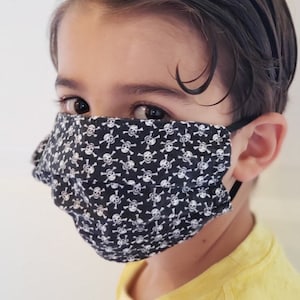 Pirate, Jolly Roger Black and White, Skulls and Cross Bones,Cotton Double Layer Adjustable Washable Face Mask