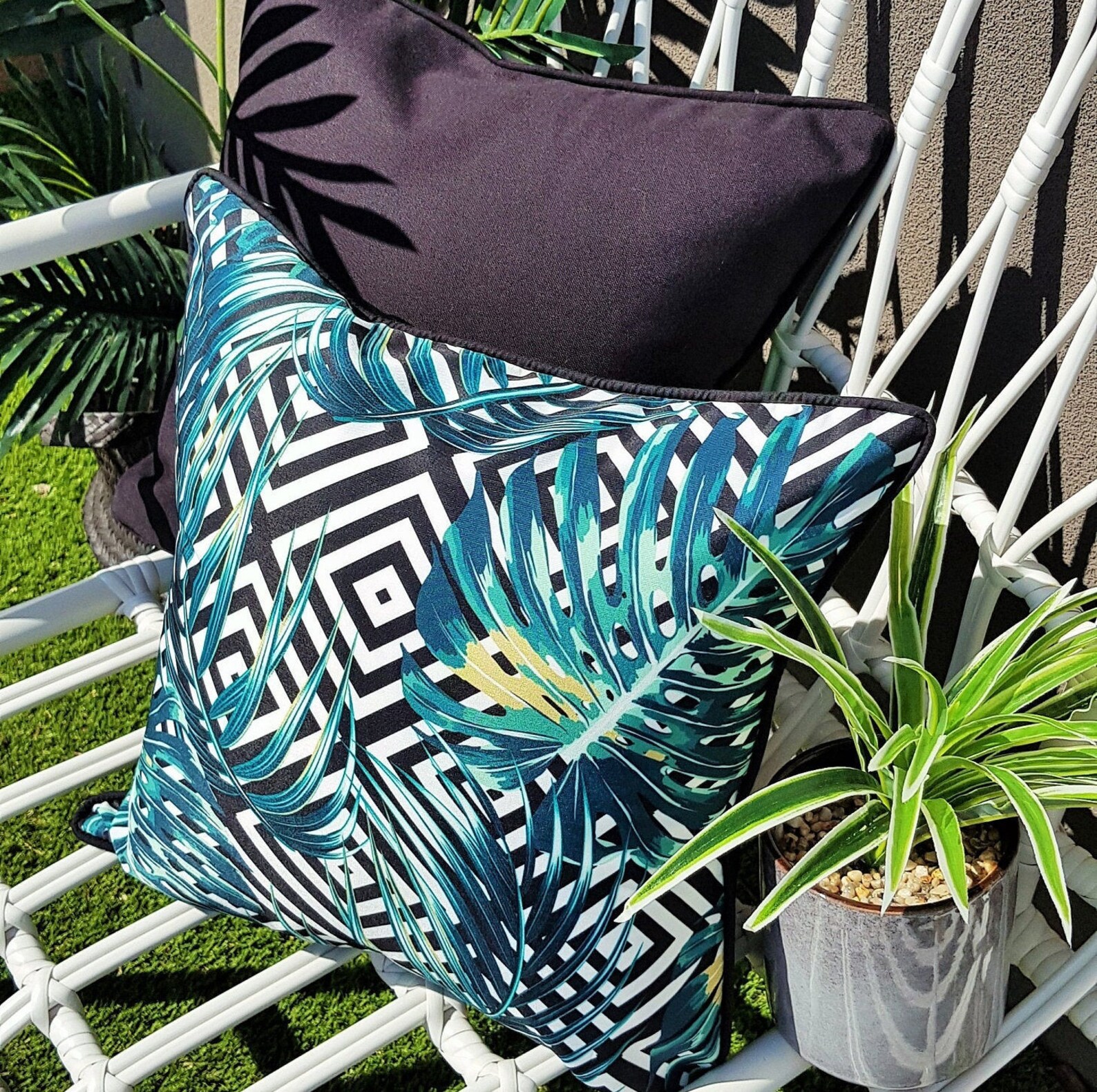 Palm Leaf Black & White Geometric Indoor Cushion Cover .vintage