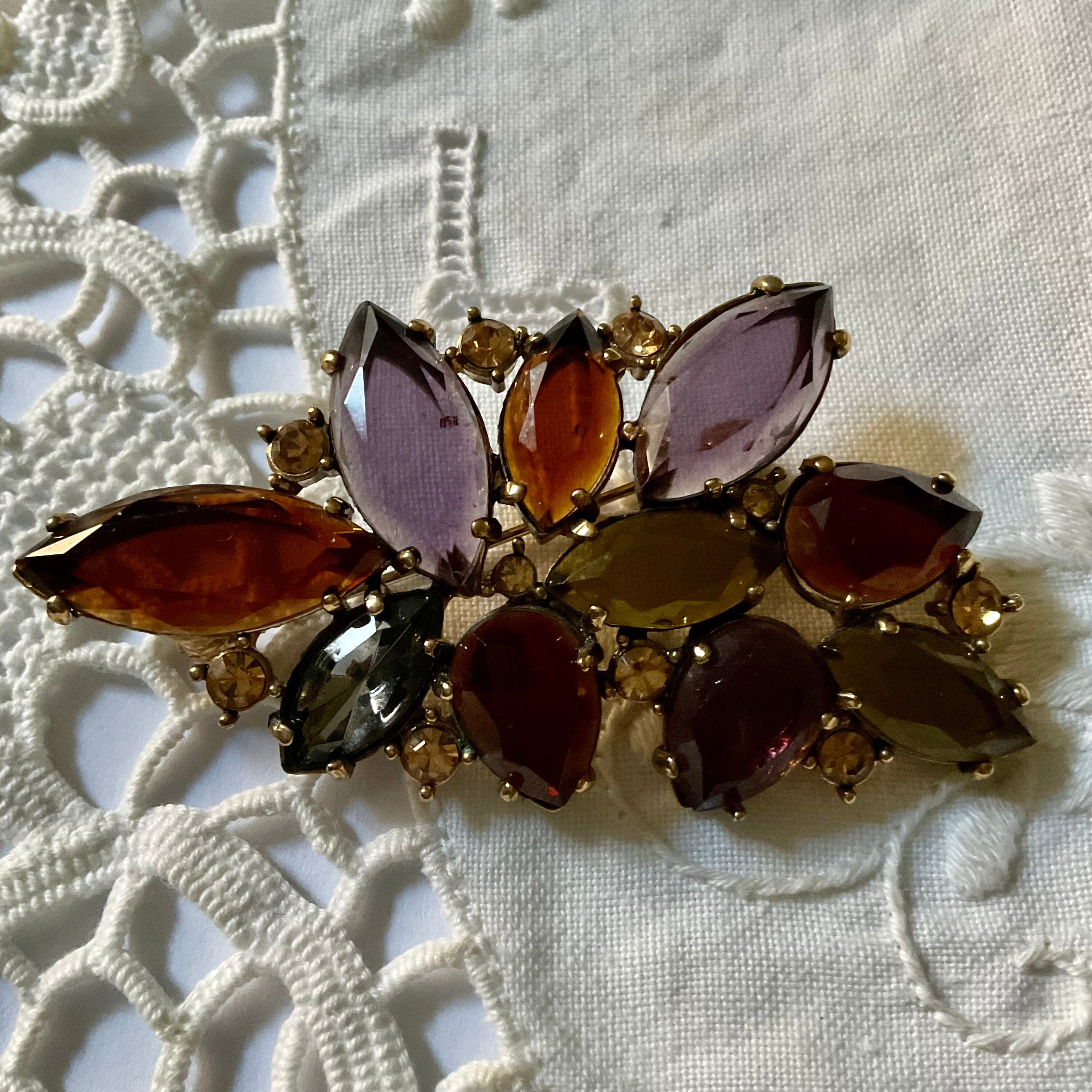 Broche Ancienne Vintage - Strass Rouge "œil" Sur Métal Doré - Occasion Bon état