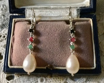 Robijn, smaragd, saffier en barokke parel, sterling zilveren, lange vintage oorbellen - Prachtige luxe design sieraden - uit Frankrijk