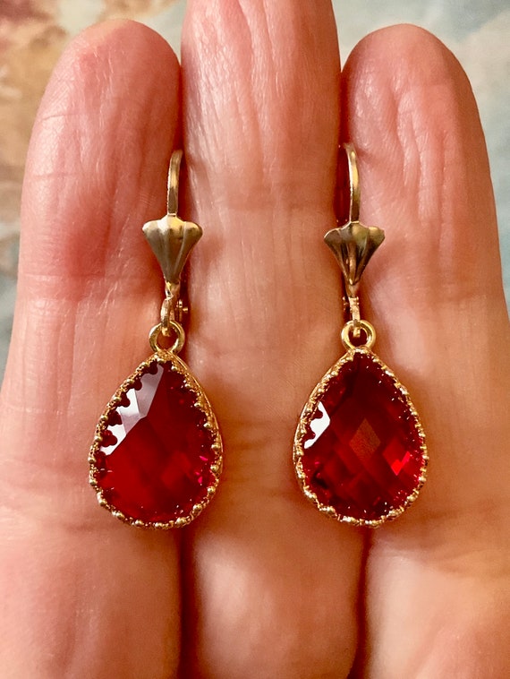 STUNNING RED RUBY Gold Plated Carved Drop Vintage… - image 2