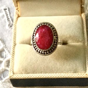 FANTASTISK ÄKTA RUBY Sterling Vintage Ring - Äkta Fin Rubin - Unik Vintage Design - Vacker Vintage Från Frankrike