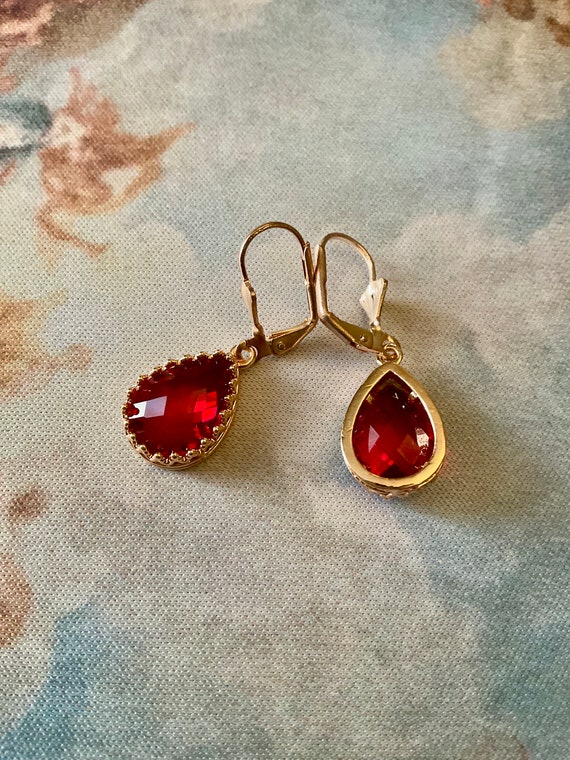STUNNING RED RUBY Gold Plated Carved Drop Vintage… - image 7
