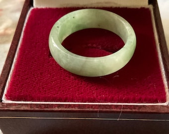 VINTAGE JADE RING- Splendid Green Jade- Élégant design- Natural Stone- Vintage Ring  from France