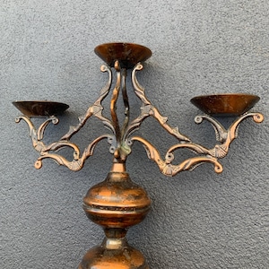 Vintage Brass-Look Candle Holder | 3-Arm Ornate Candelabra | 1980s Home Decor | Aged Patina | 28×32 cm