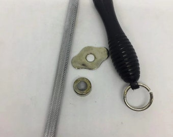 Affilacoltelli vintage con manico in plastica, affilacoltelli, asta per affilare i coltelli, utensile da cucina rustico, casa di campagna. Anni '90