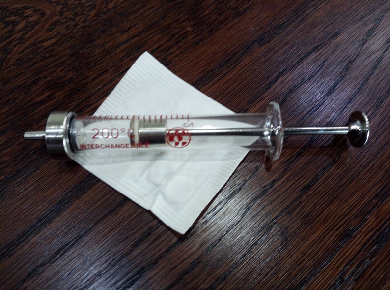 Vintage Chirana GlasSPRITZE. 2 ml Wiederverwendbare hypodermische Glasspritze. Medizinische Spritze aus Glas. Wiederverwendbare Spritze Sowjetisches Medizinisches Instrument Bild 6