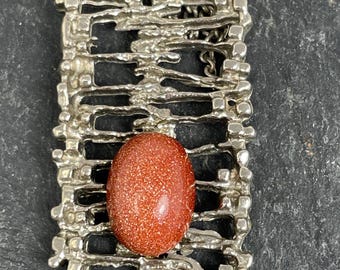 A wonderful 1960's chain vintage necklace with a metal pendant set with a bronze glittery coloured oval stone