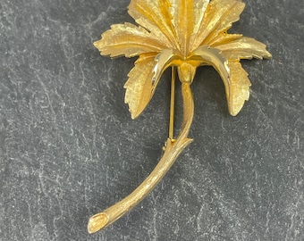 A wonderful large flower or leaf gold tone vintage brooch with long stem