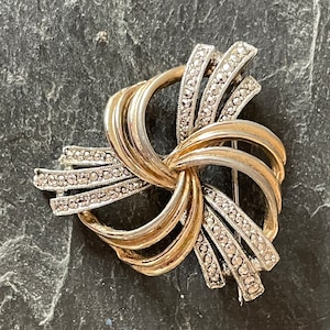 Kigu signed vintage two tone brooch with REG.DES also stamped on it