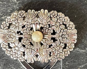 A lovely oval floral vintage scarf clip set with a single pearl